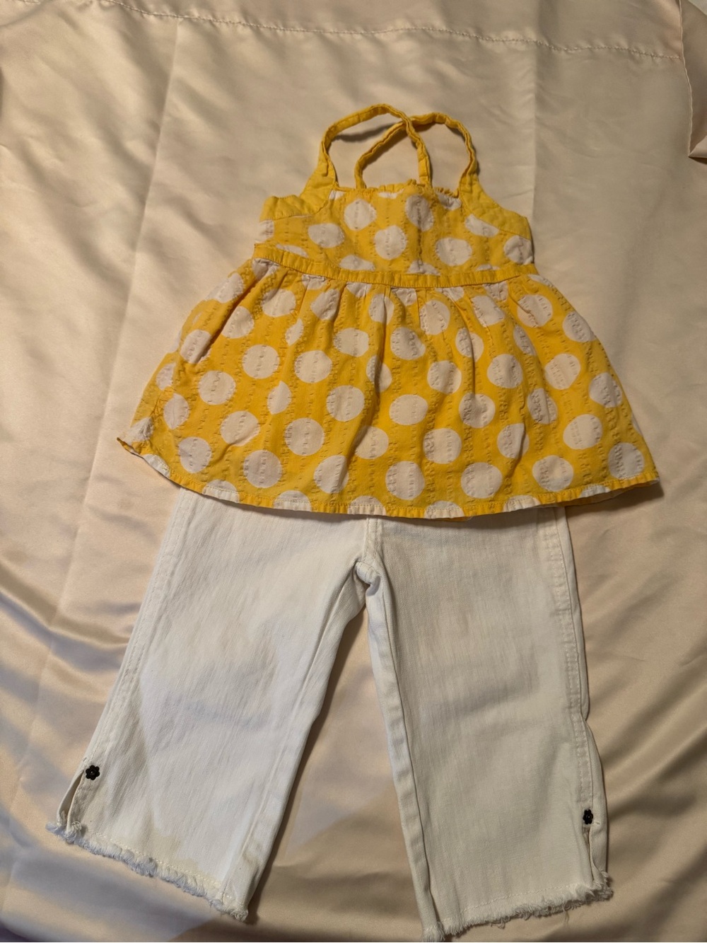 GAP Yellow Polka Dot Tank with White Casual Pants